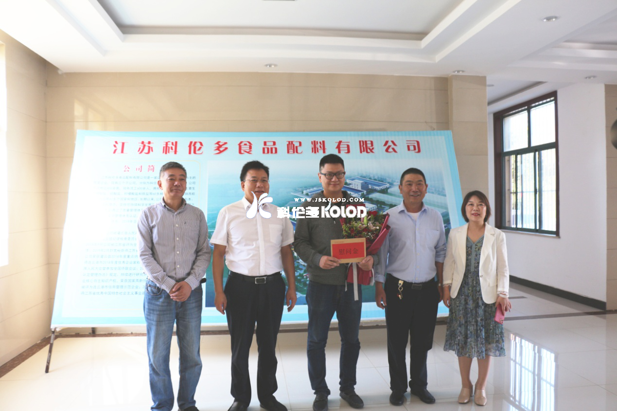 灌云县委常委、组织部部长、统战部部长何峥嵘节前慰问科伦多公司引进高端人才